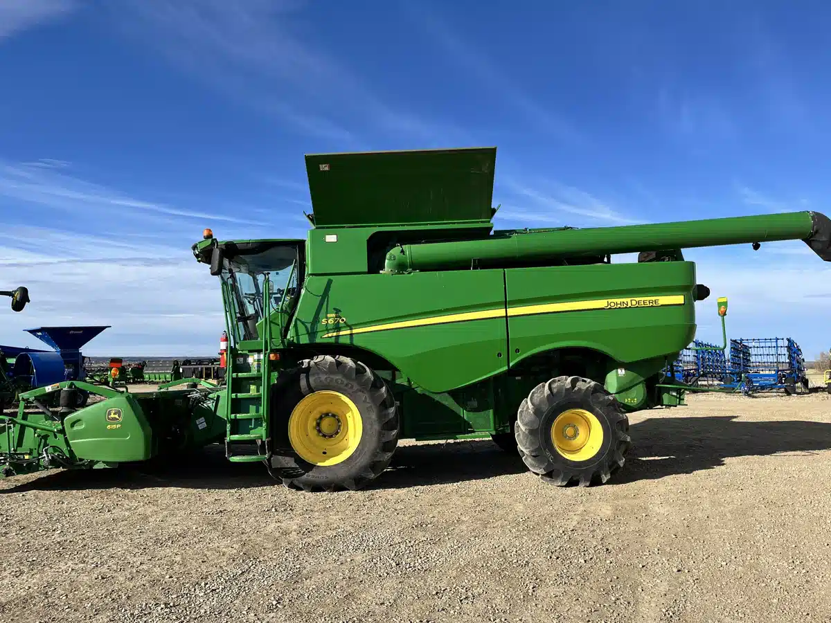 Gallery image 2 for Used 2012 John Deere S670 Combine