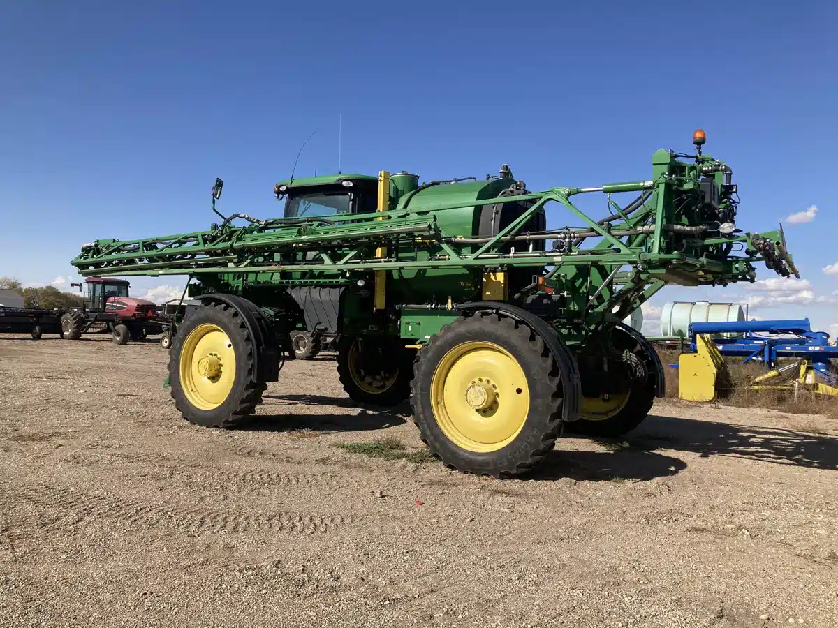 Gallery image 2 for Used 2015 John Deere R4038 Sprayer - Self Propelled