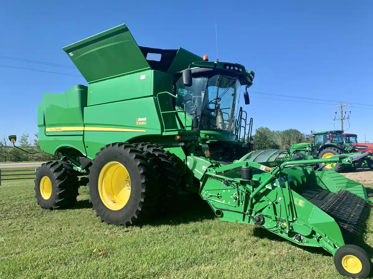 Gallery image 2 for Used 2017 John Deere S680 Combine