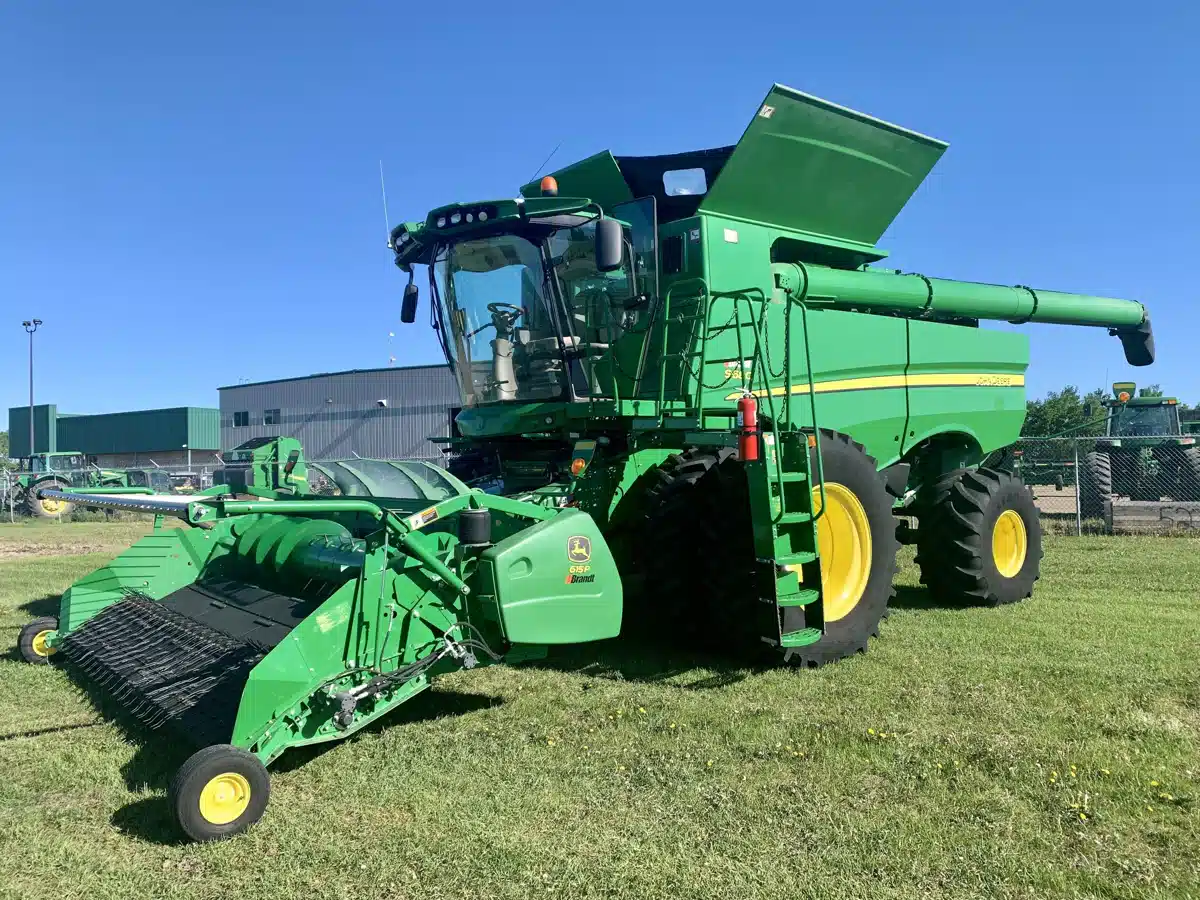 Gallery image 1 for Used 2017 John Deere S680 Combine