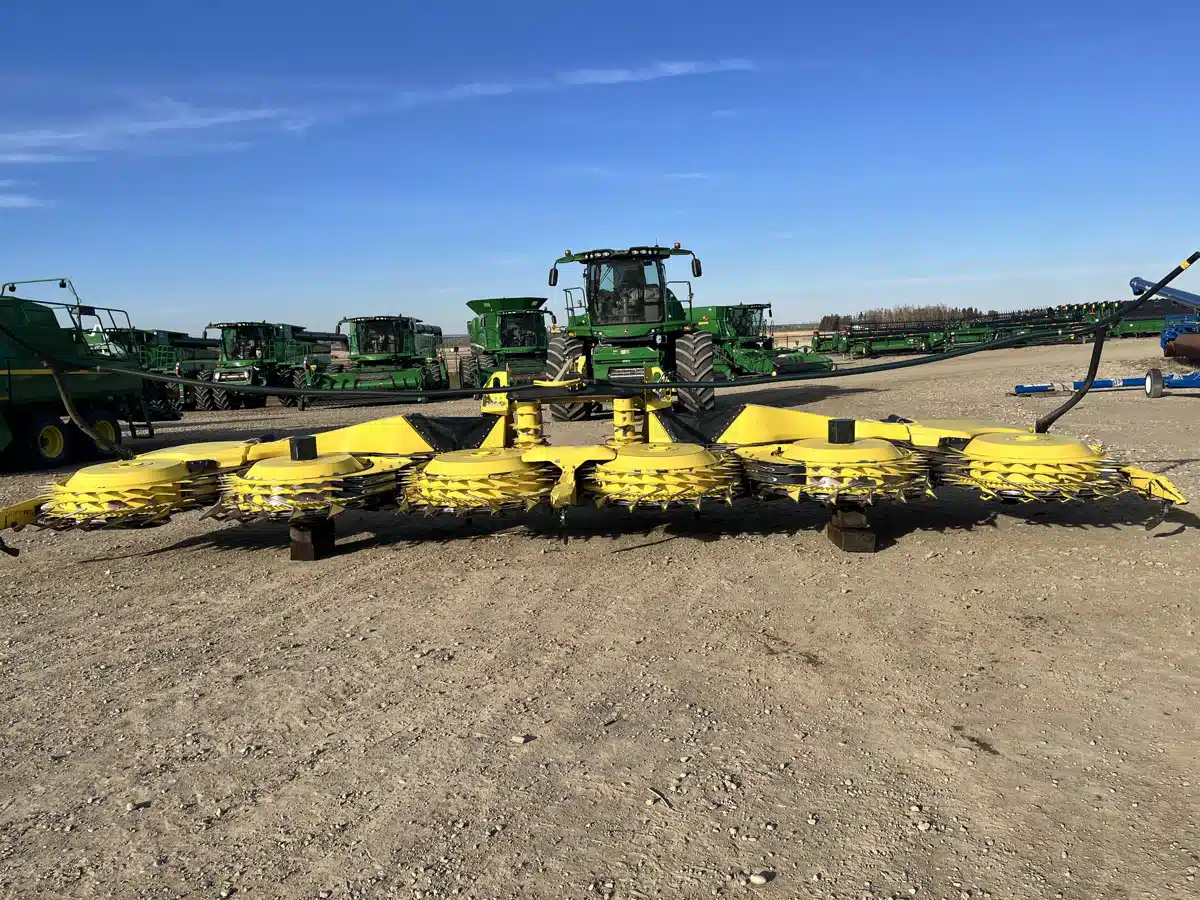 Gallery image 2 for 2022 John Deere 772 Header - Rotary