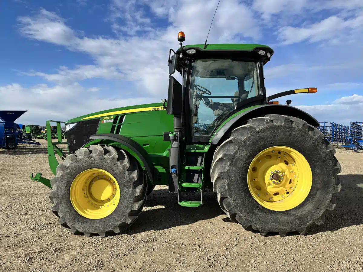 Gallery image 2 for Used 2018 John Deere 7210R Tractor