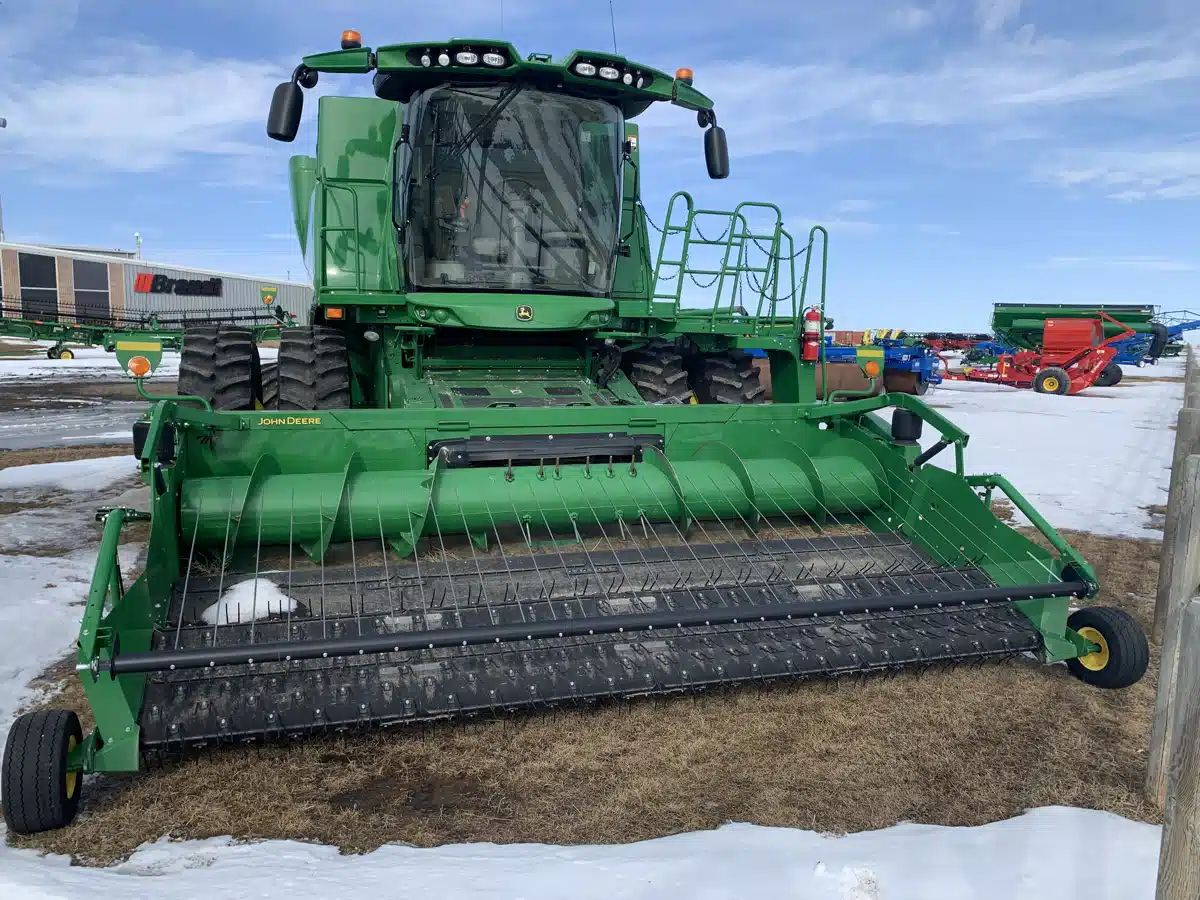 Gallery image 1 for Used 2019 John Deere 615P Header - Draper