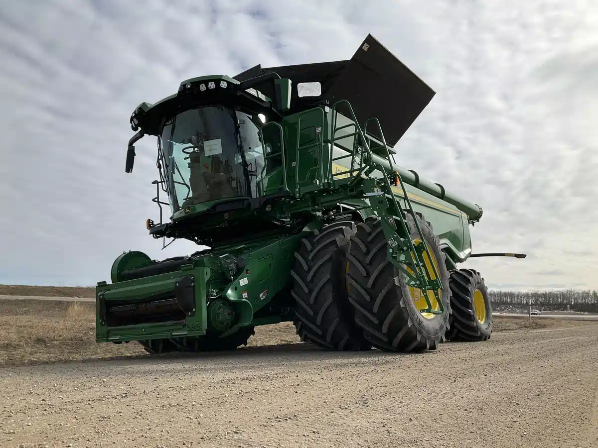 Gallery image 1 for Used 2023 John Deere X9 1100 Combine