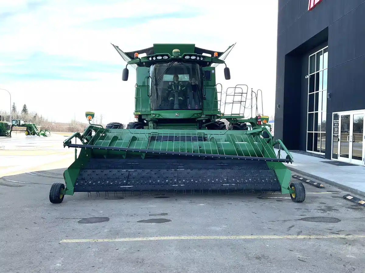 Gallery image 2 for Used 2014 John Deere S680 Combine