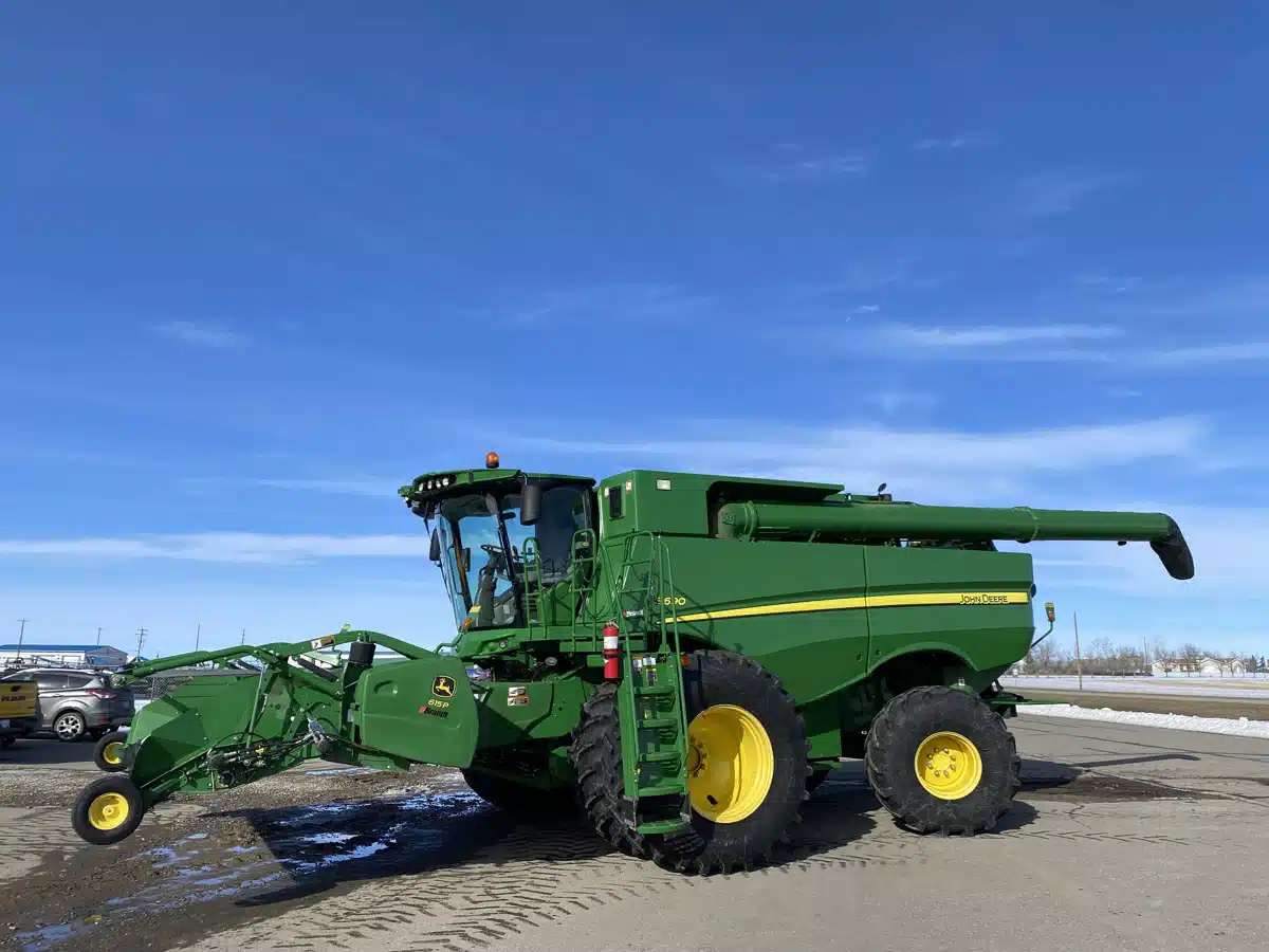 Gallery image 2 for Used 2013 John Deere S690 Combine