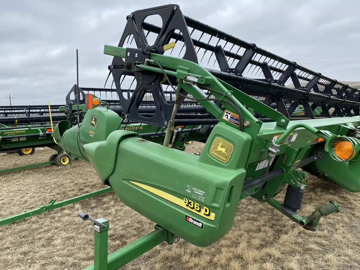 Gallery image 2 for Used 2000 John Deere 936D Header - Draper