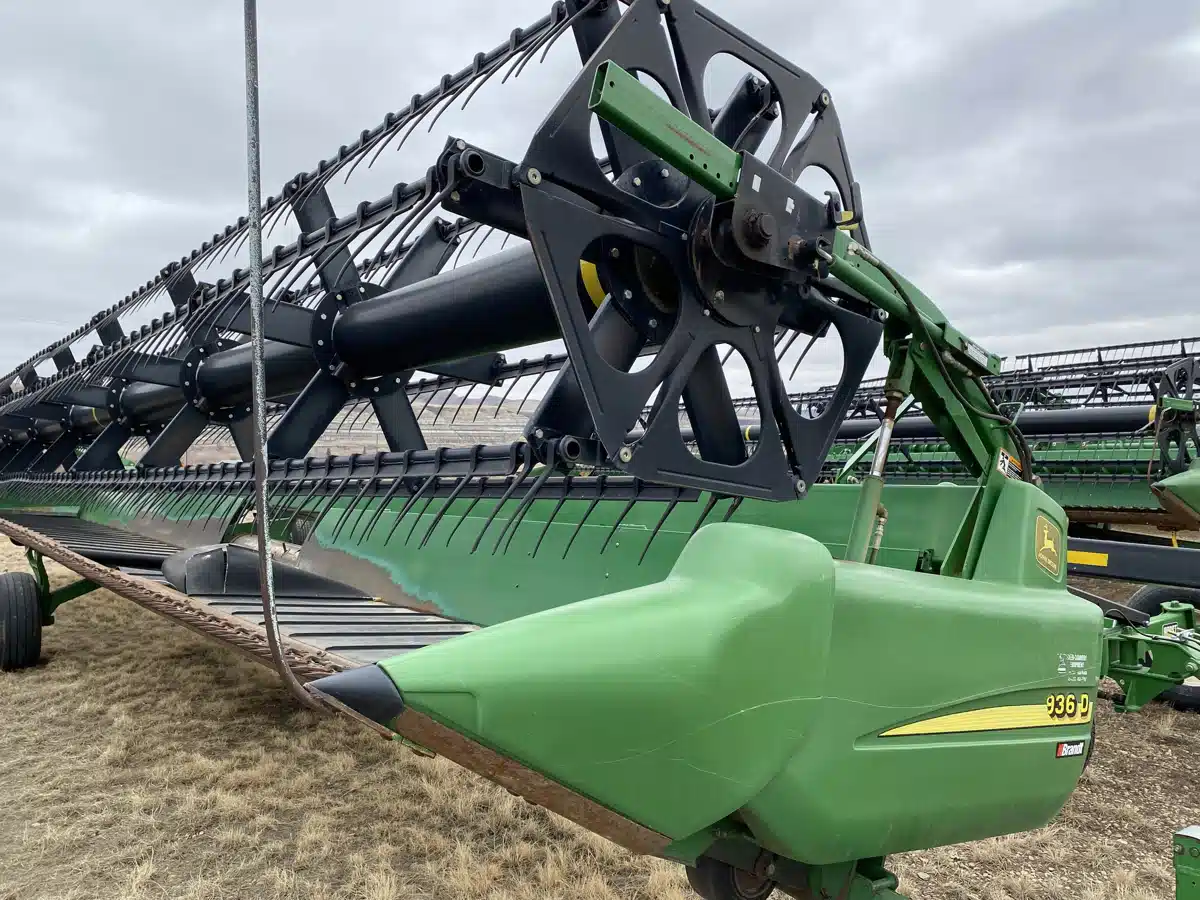 Gallery image 1 for Used 2000 John Deere 936D Header - Draper