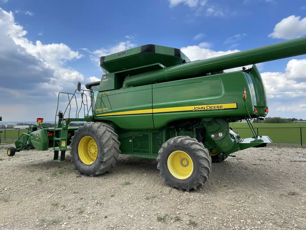 Gallery image 2 for Used 2008 John Deere 9870 STS Combine