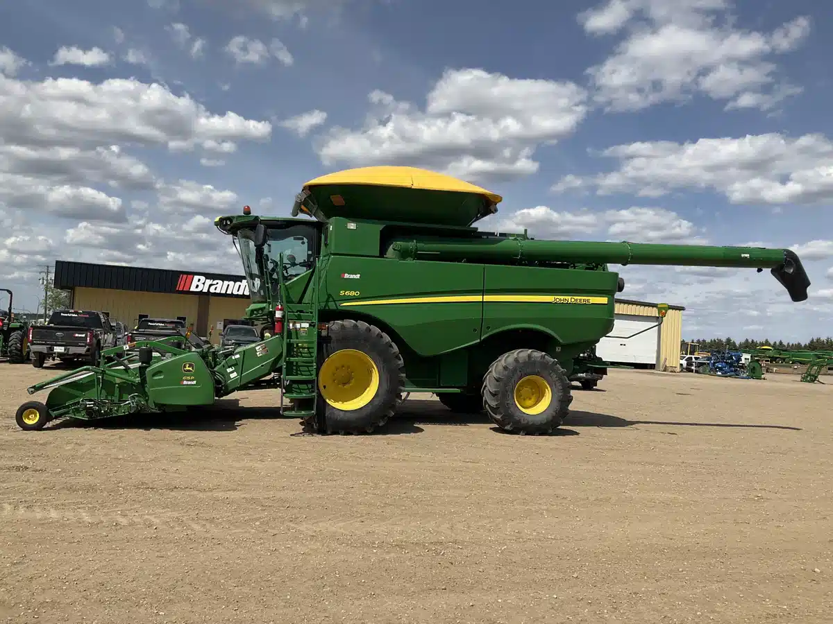 Gallery image 2 for Used 2015 John Deere S680 Combine