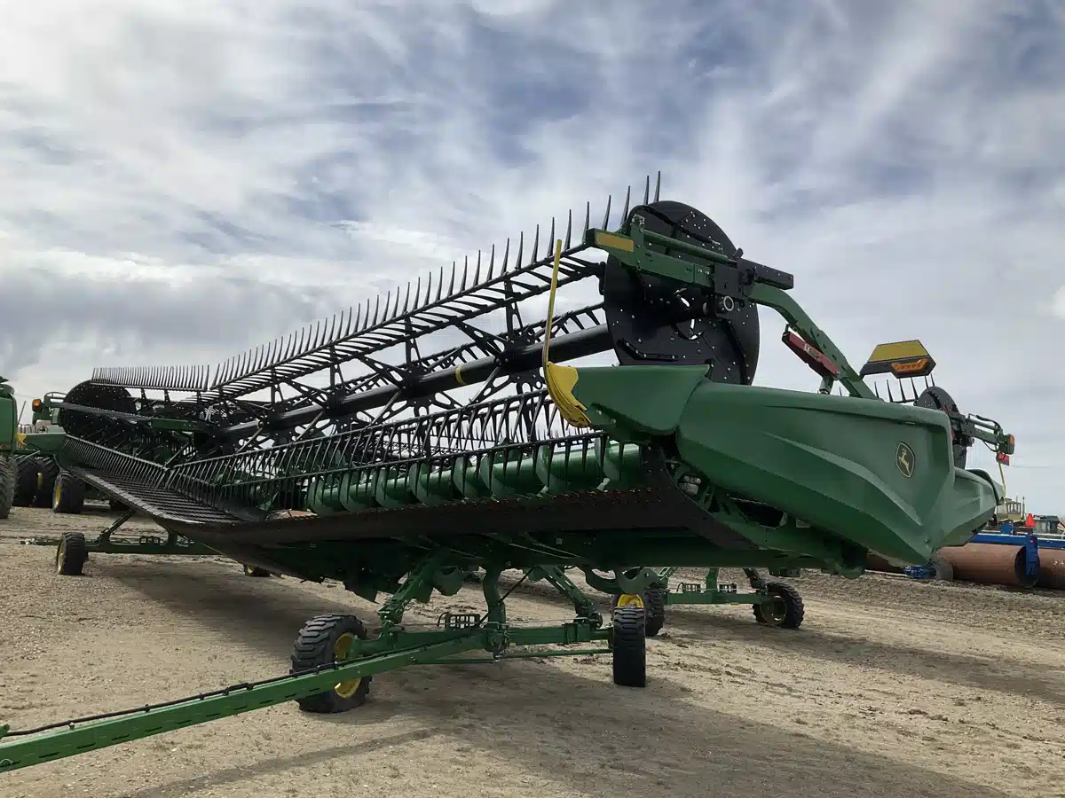 Gallery image 1 for Used 2023 John Deere HD45R Header - Draper