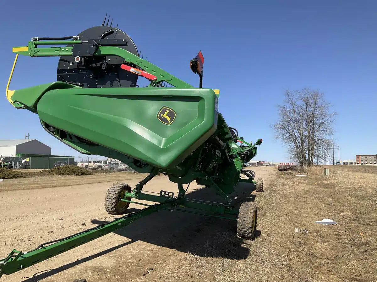 Gallery image 2 for Used 2023 John Deere HD45R Header - Draper