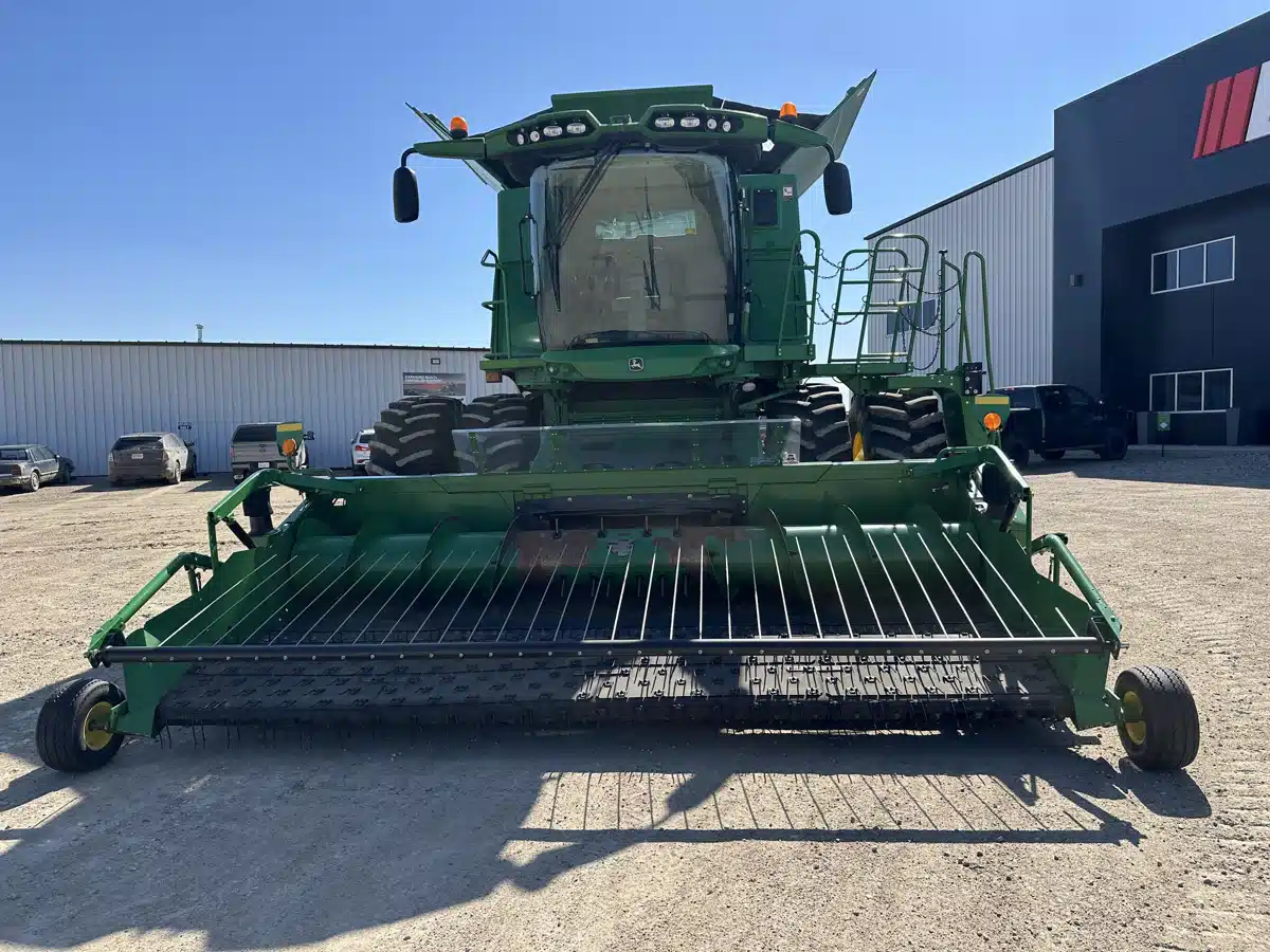 Gallery image 2 for Used 2013 John Deere S690 Combine