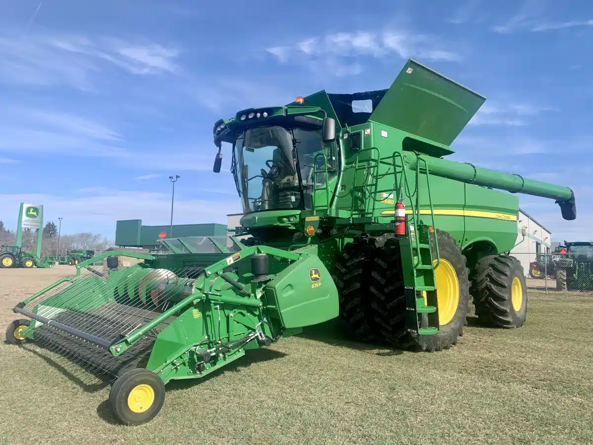 Gallery image 1 for Used 2017 John Deere S680 Combine