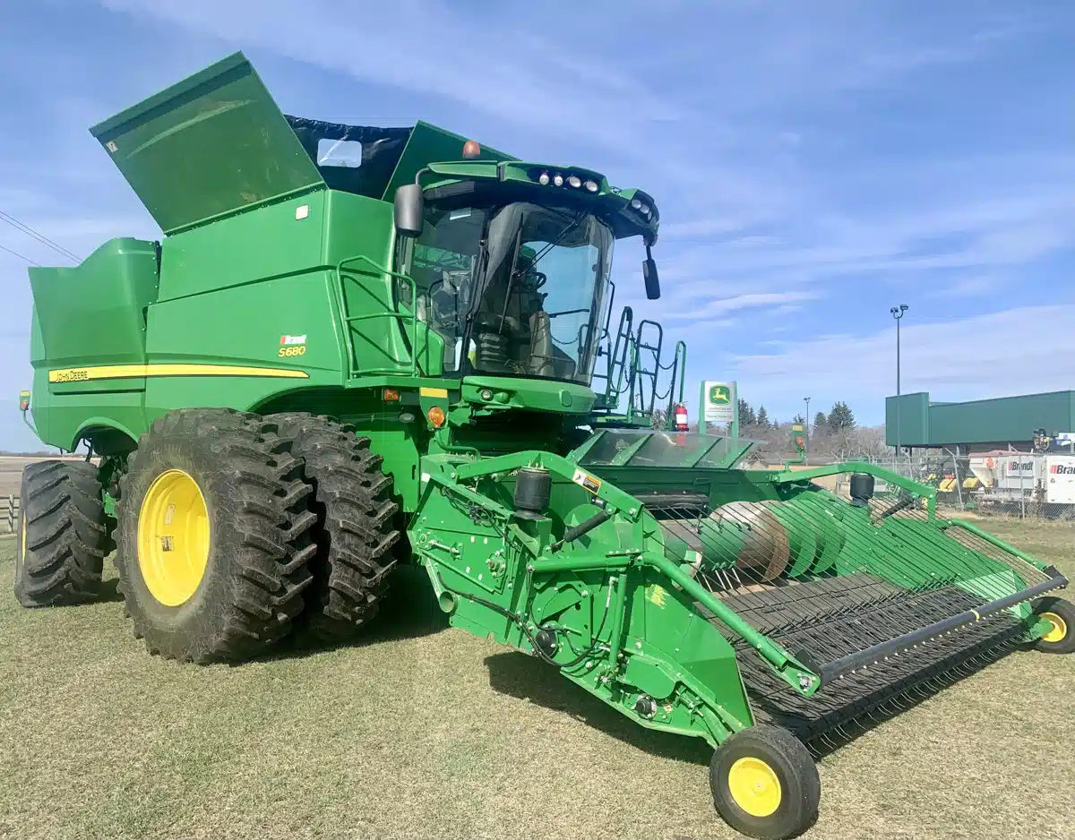 Gallery image 2 for Used 2017 John Deere S680 Combine