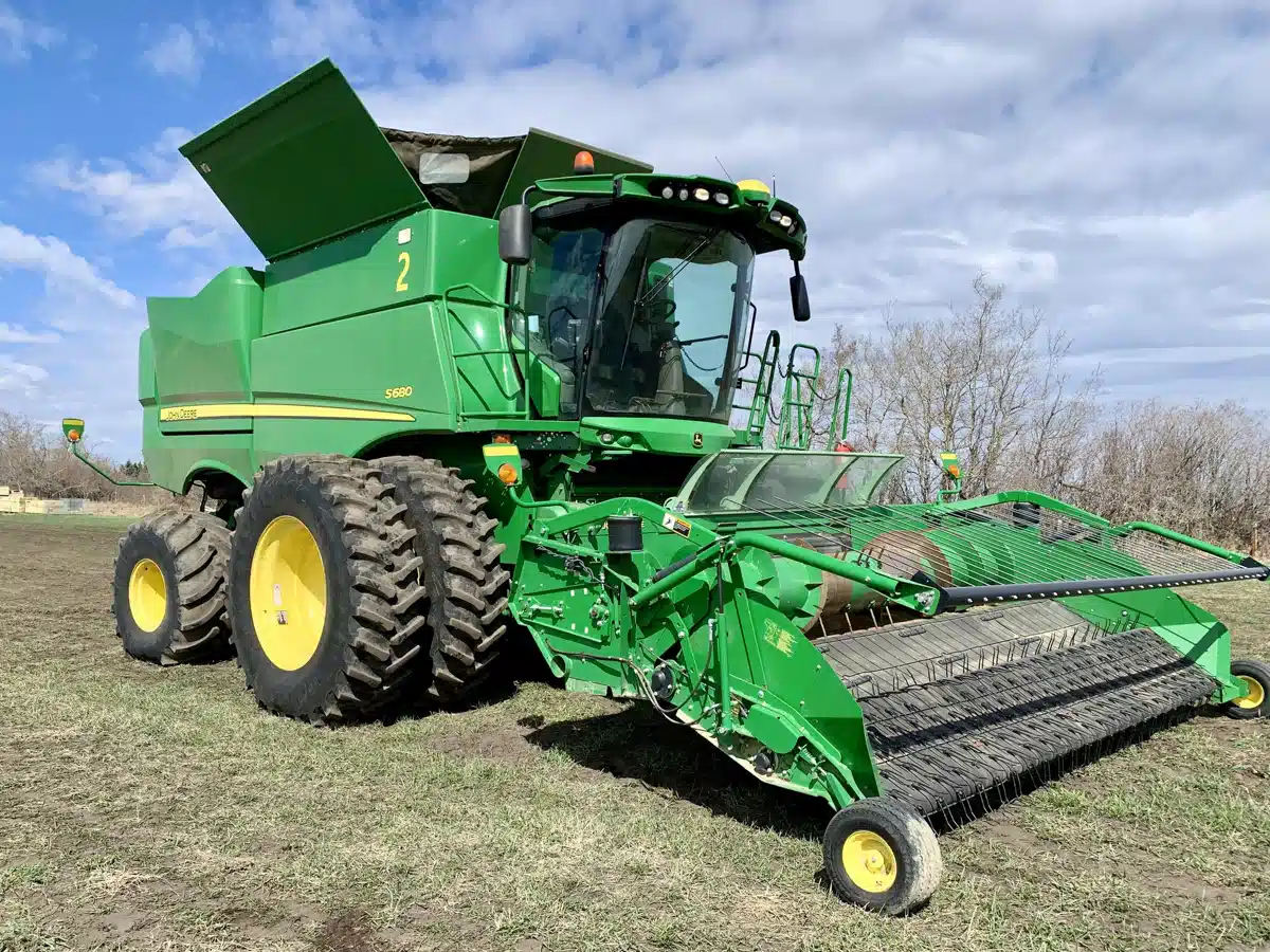 Gallery image 2 for Used 2017 John Deere S680 Combine