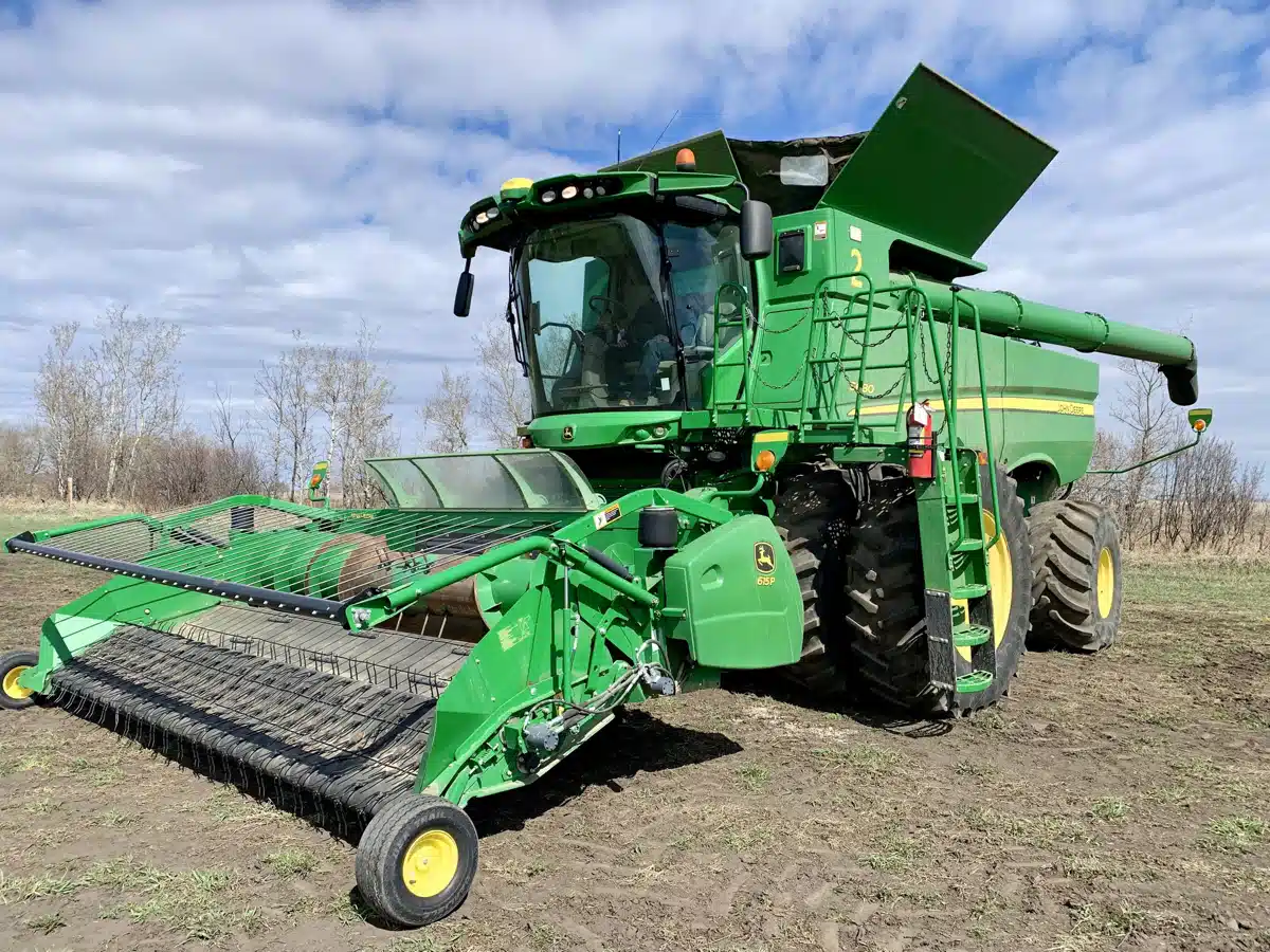 Gallery image 1 for Used 2017 John Deere S680 Combine