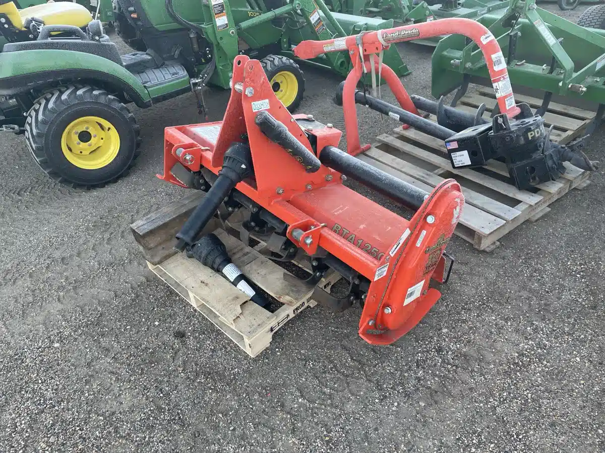 Gallery image 2 for Used 2017 John Deere 1025R Tractor