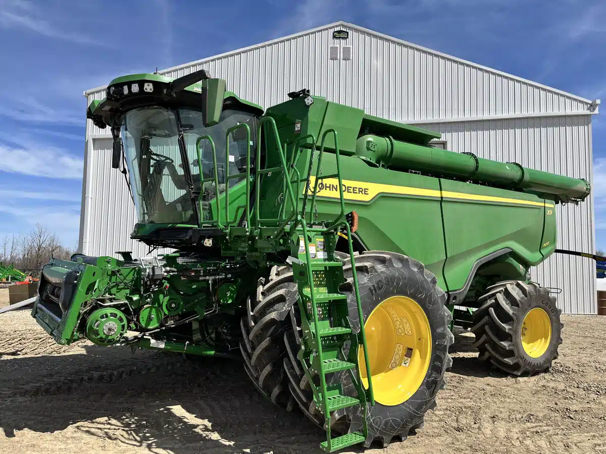Gallery image 2 for 2021 John Deere X9 1100 Combine