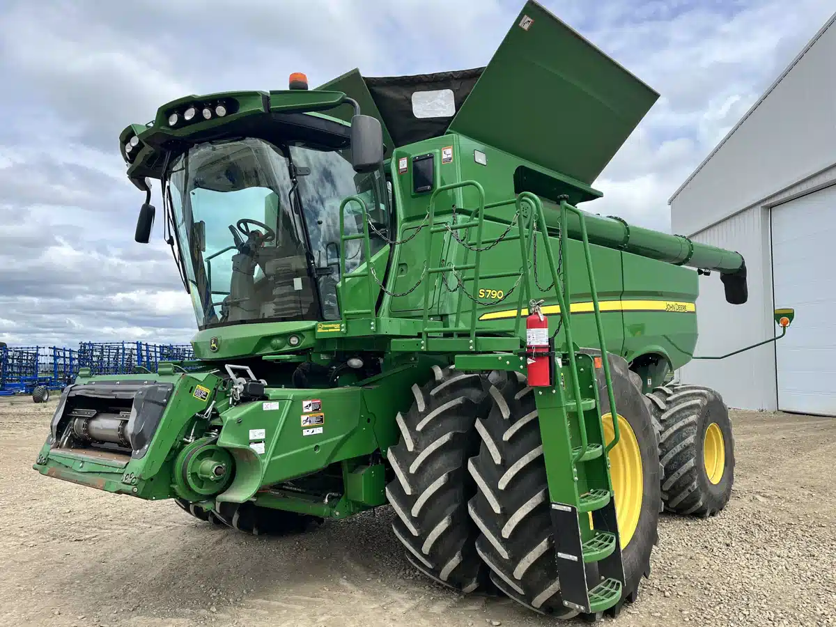 Gallery image 1 for Used 2018 John Deere S790 Combine