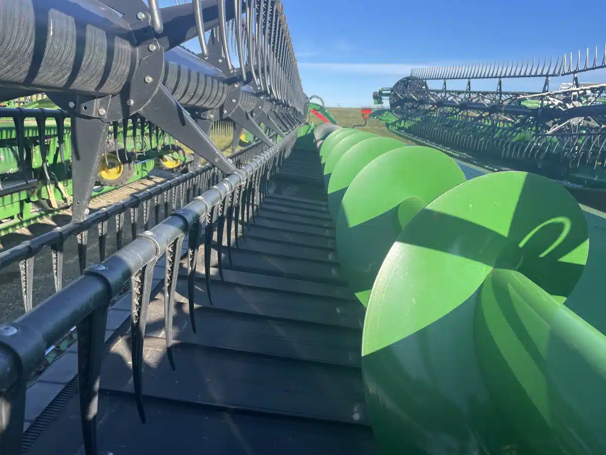 Gallery image 2 for Used 2019 John Deere 735FD Header - Draper