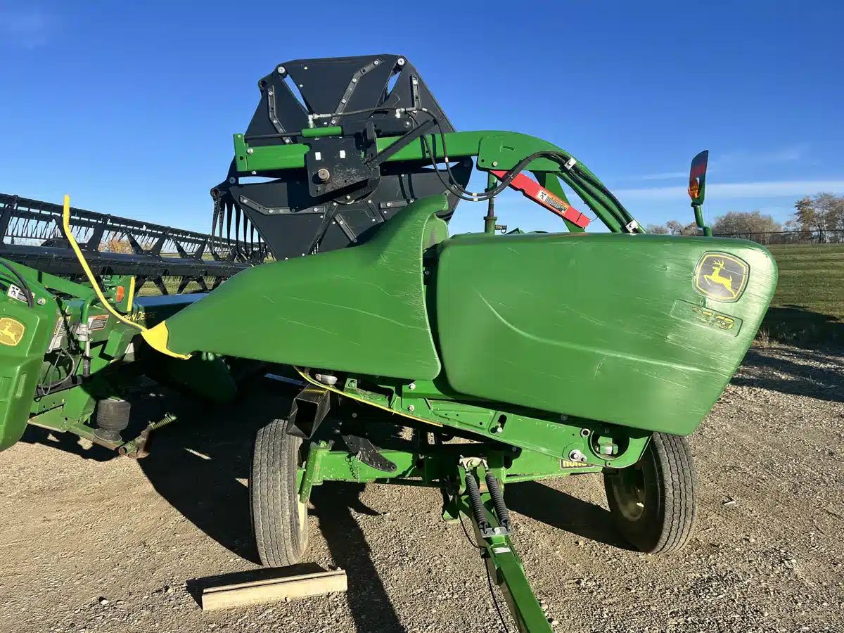 Gallery image 2 for Used 2019 John Deere 735FD Header - Draper