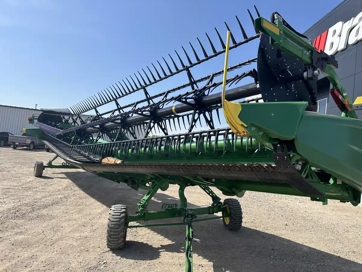 Gallery image 2 for Used 2023 John Deere HD45R Header - Draper