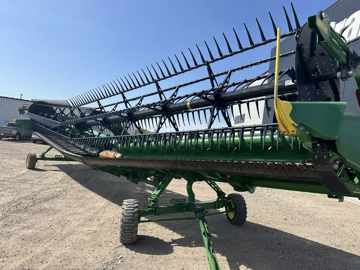 Gallery image 1 for Used 2023 John Deere HD45R Header - Draper