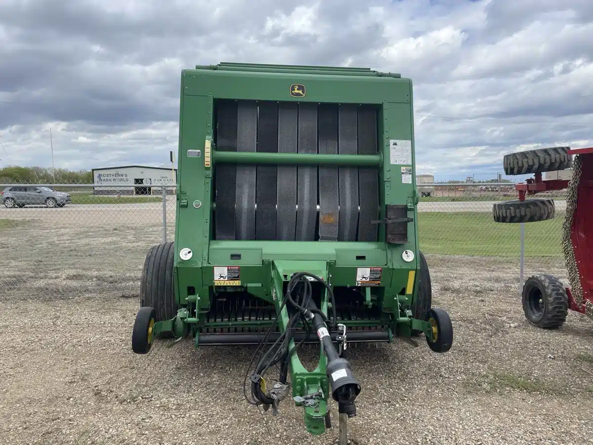 Gallery image 2 for Used 2016 John Deere 569 Round Baler