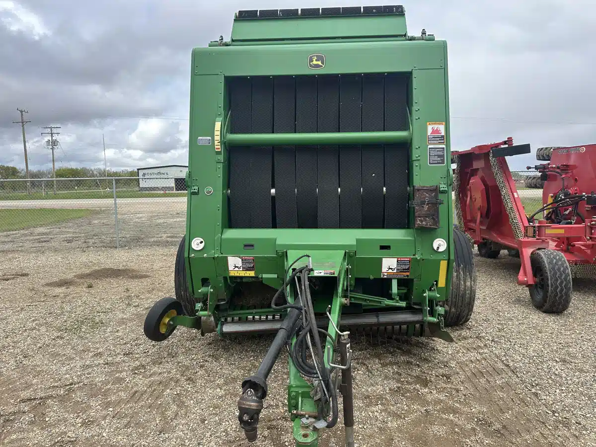 Gallery image 2 for Used 2015 John Deere 569 Round Baler