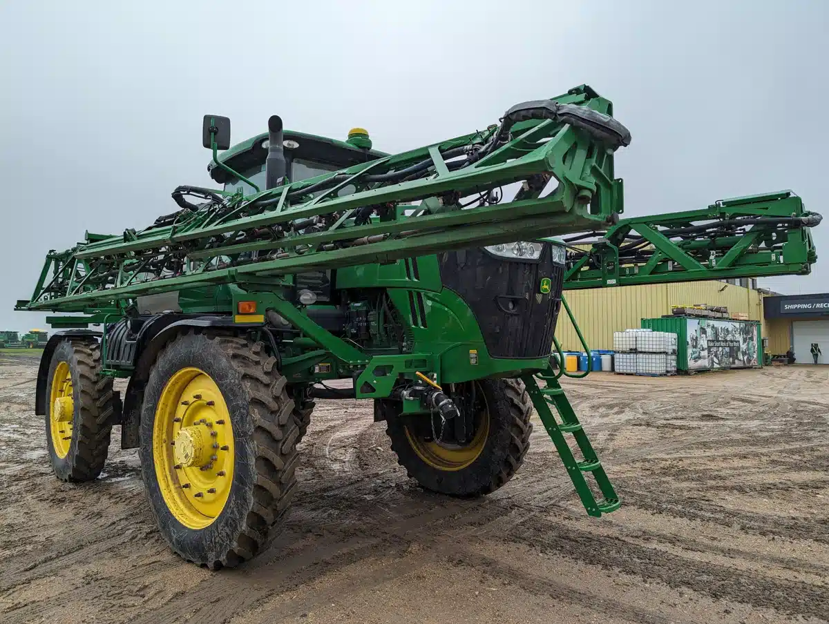 Gallery image 2 for Used 2015 John Deere R4045 Sprayer - Self Propelled