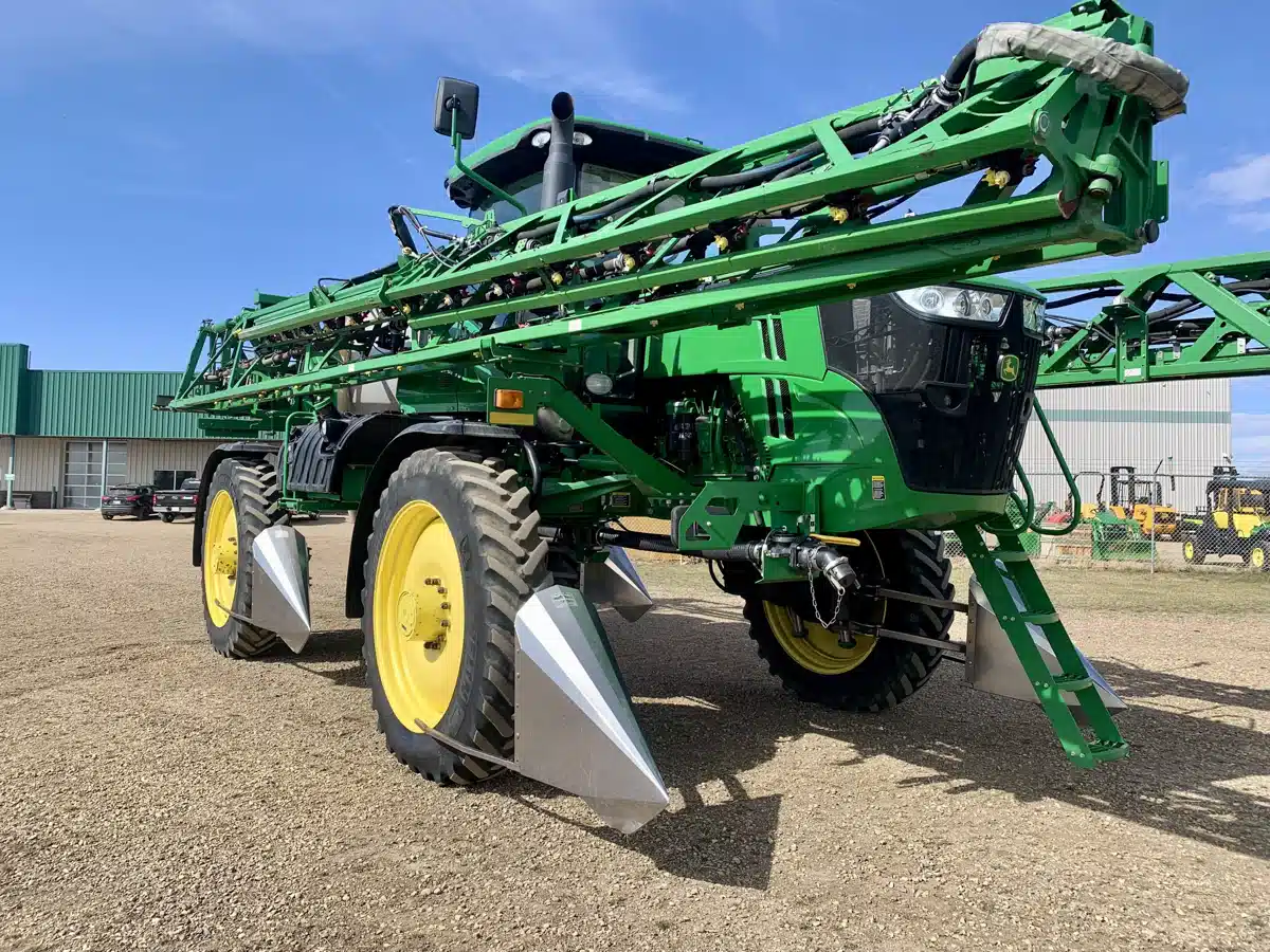 Gallery image 2 for Used 2015 John Deere R4038 Sprayer - Self Propelled