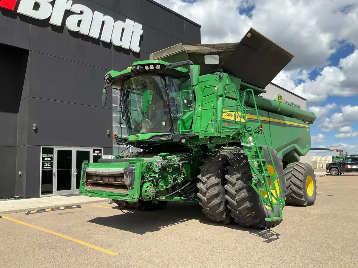 Gallery image 1 for Used 2022 John Deere X9 1100 Combine