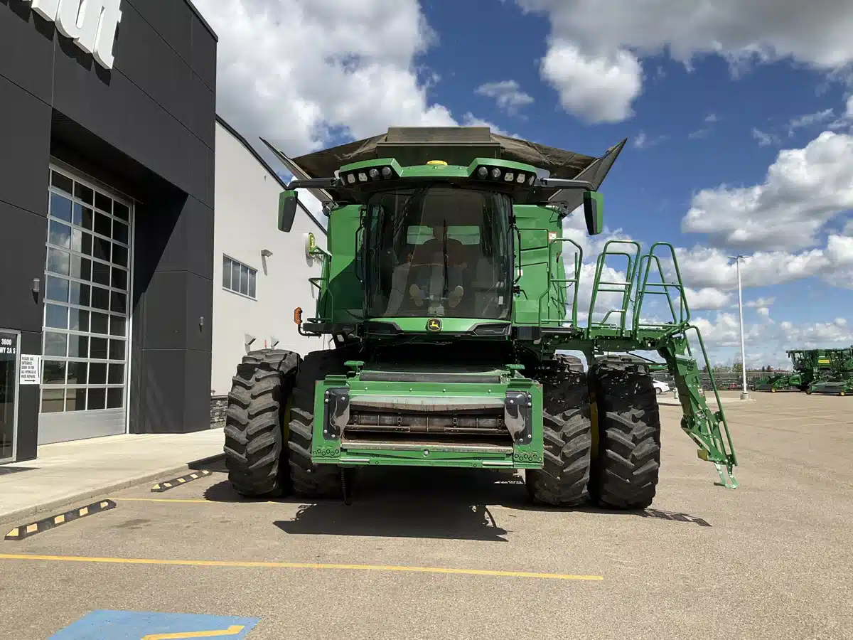 Gallery image 2 for Used 2022 John Deere X9 1100 Combine