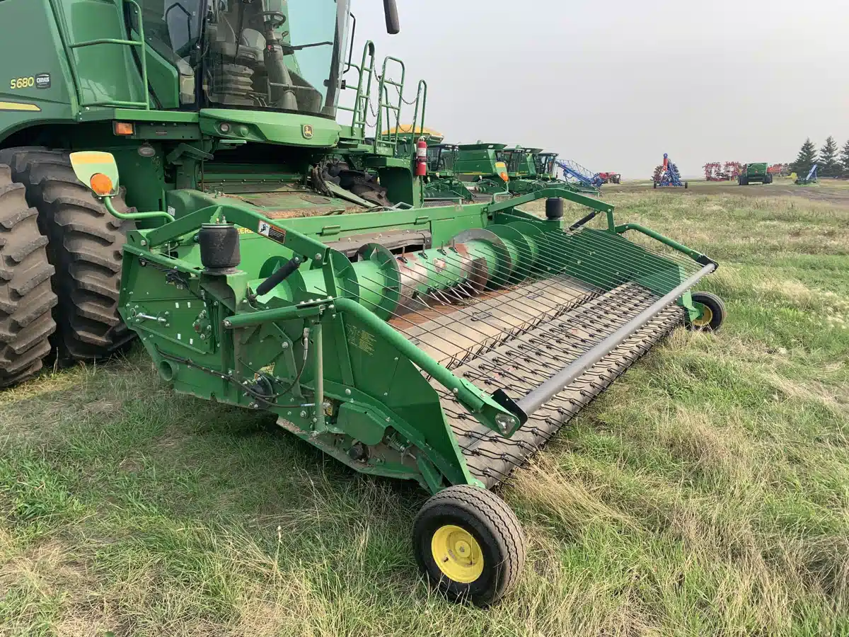 Gallery image 2 for Used 2017 John Deere 615P Header - Pickup