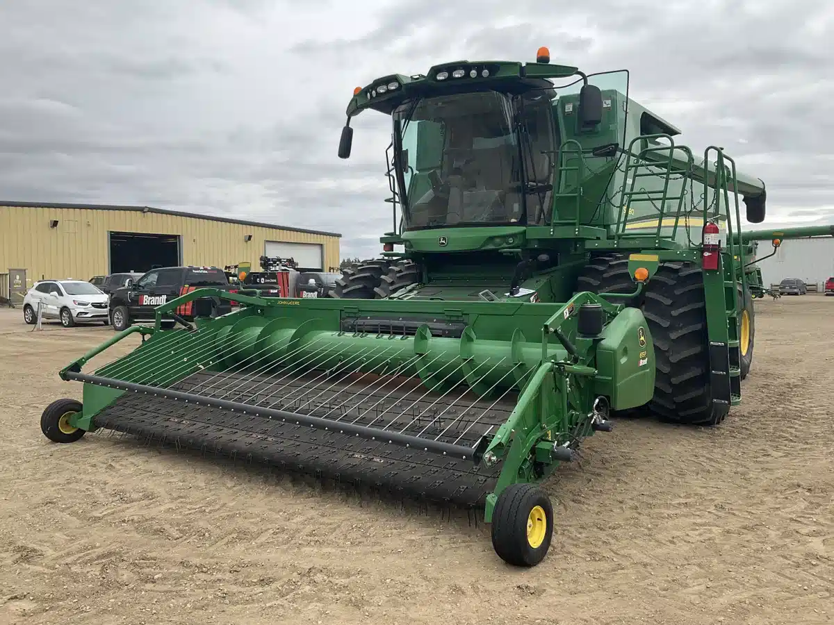 Gallery image 1 for Used 2016 John Deere S680 Combine
