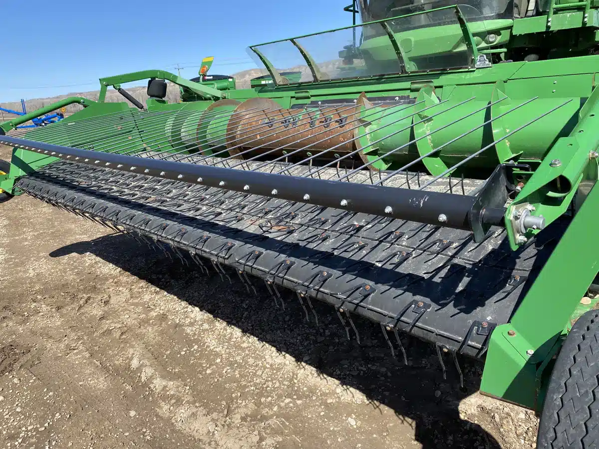 Gallery image 2 for Used 2019 John Deere 615P Header - Draper
