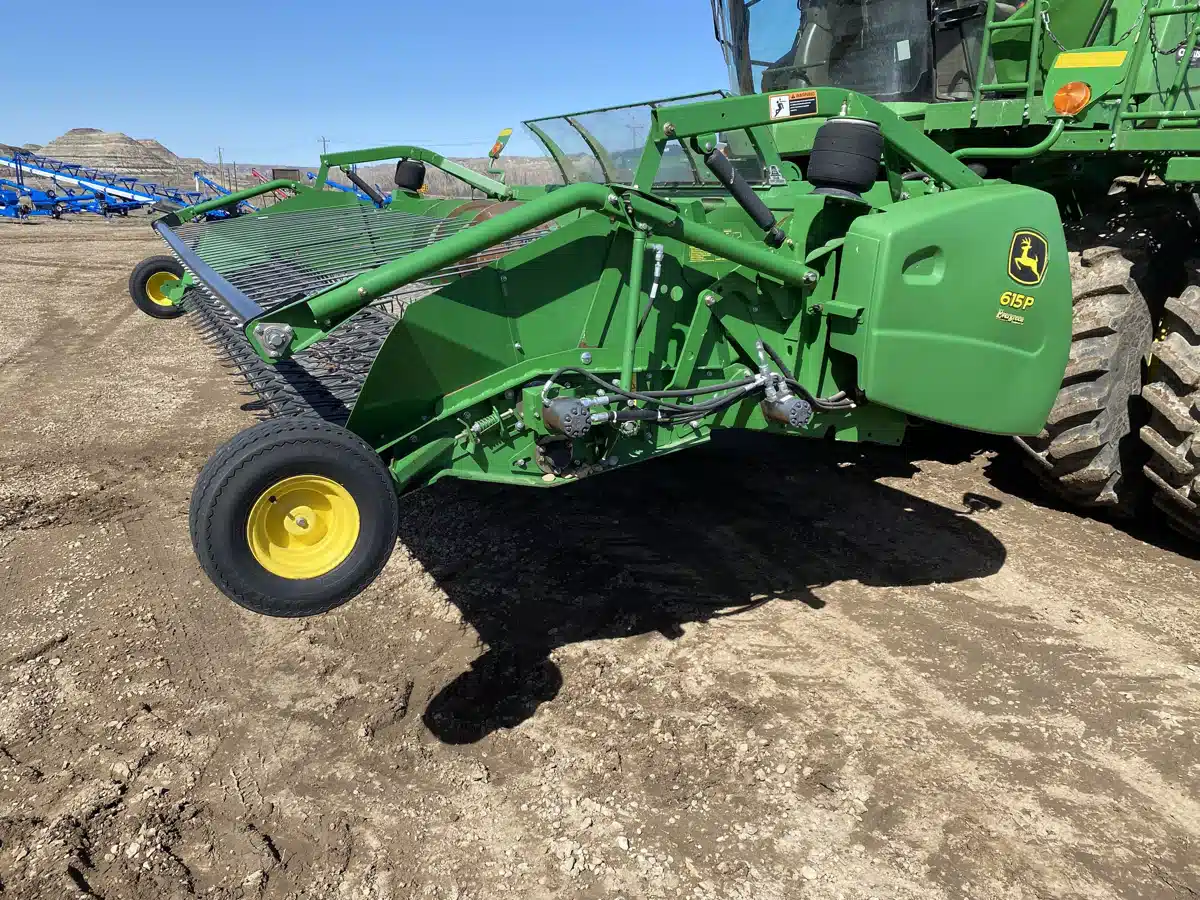 Gallery image 1 for Used 2019 John Deere 615P Header - Draper
