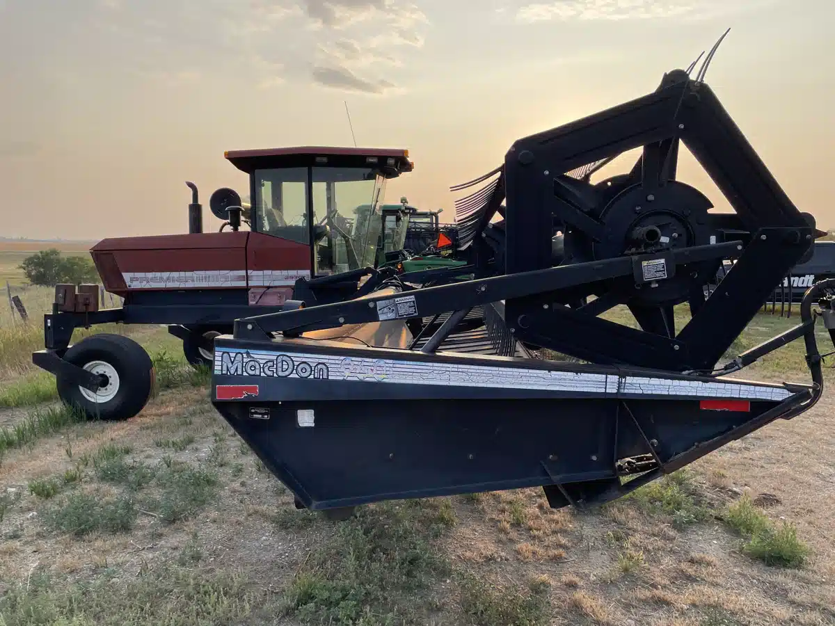 Gallery image 2 for Used 1998 MacDon 2930 Windrower