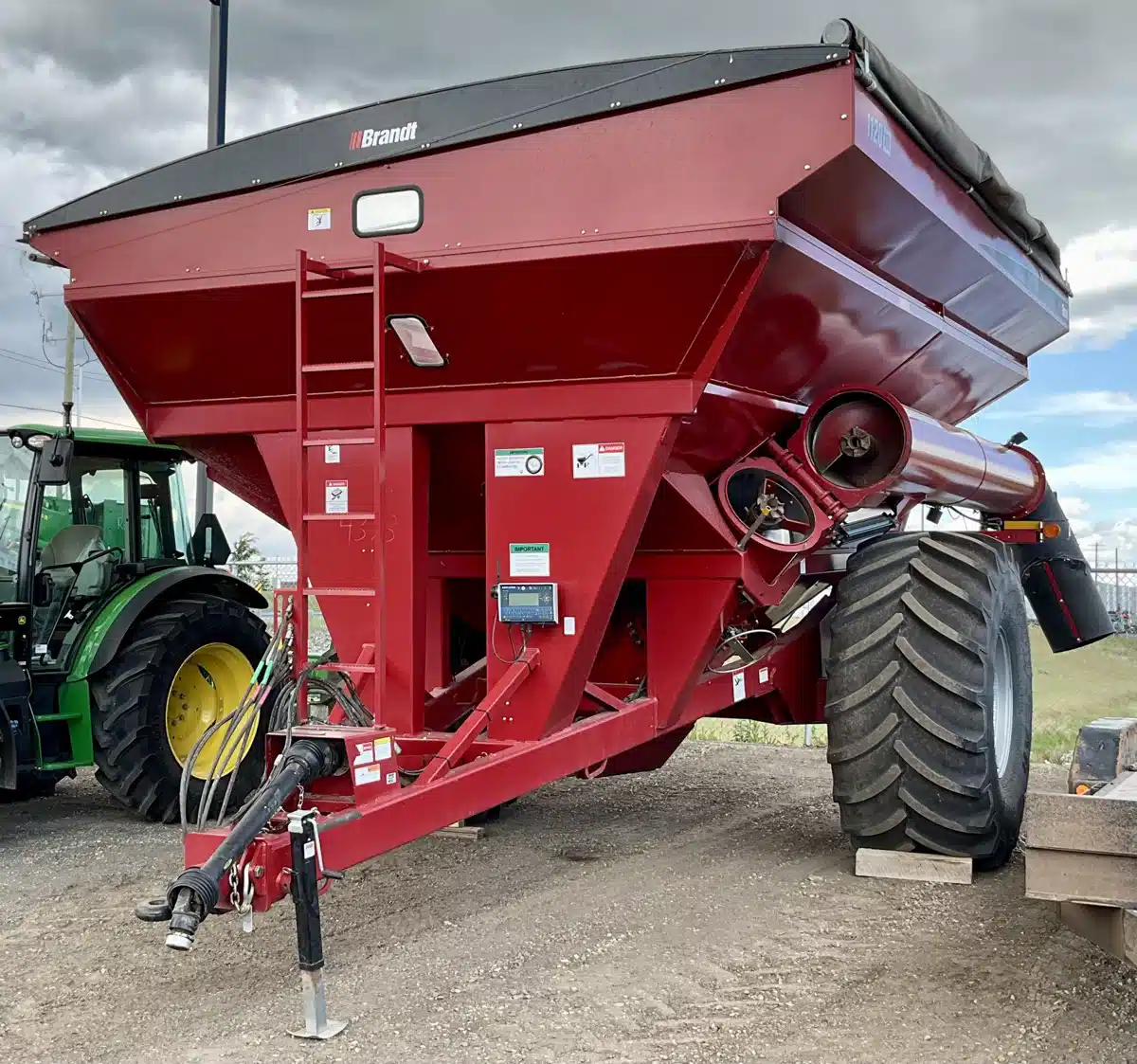 Gallery image 1 for 2020 Brandt 1120XR Grain Cart