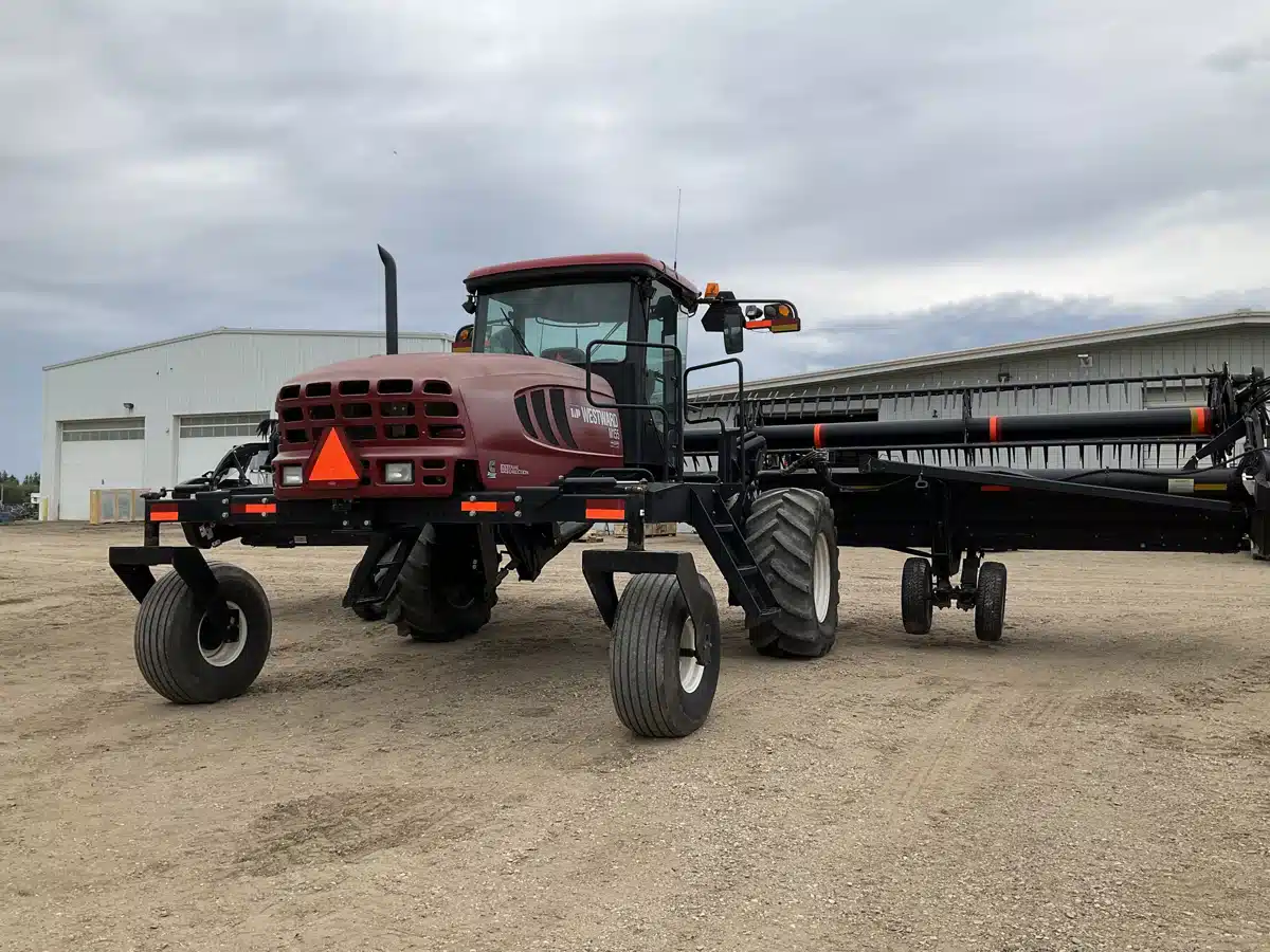 Gallery image 2 for Used 2012 MacDon M155 Windrower