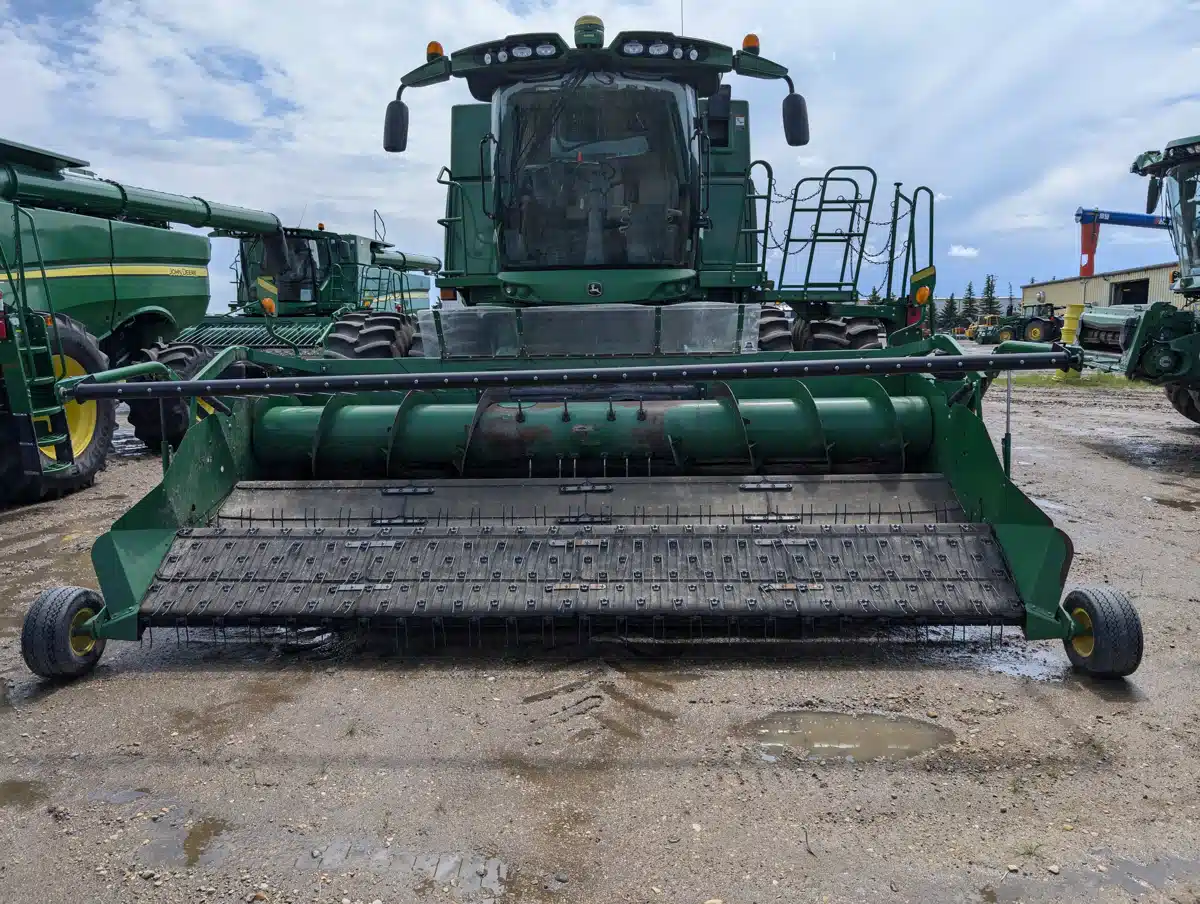 Gallery image 2 for Used 2012 John Deere S690 Combine