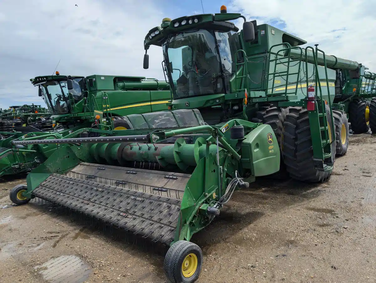 Gallery image 1 for Used 2012 John Deere S690 Combine
