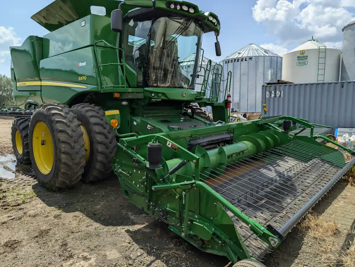 Gallery image 2 for Used 2015 John Deere S670 Combine