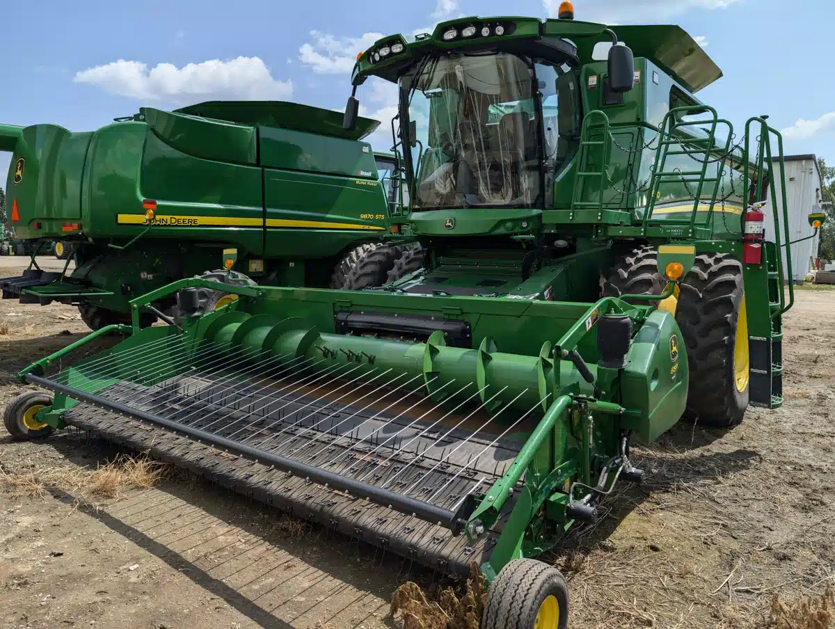 Gallery image 1 for Used 2015 John Deere S670 Combine