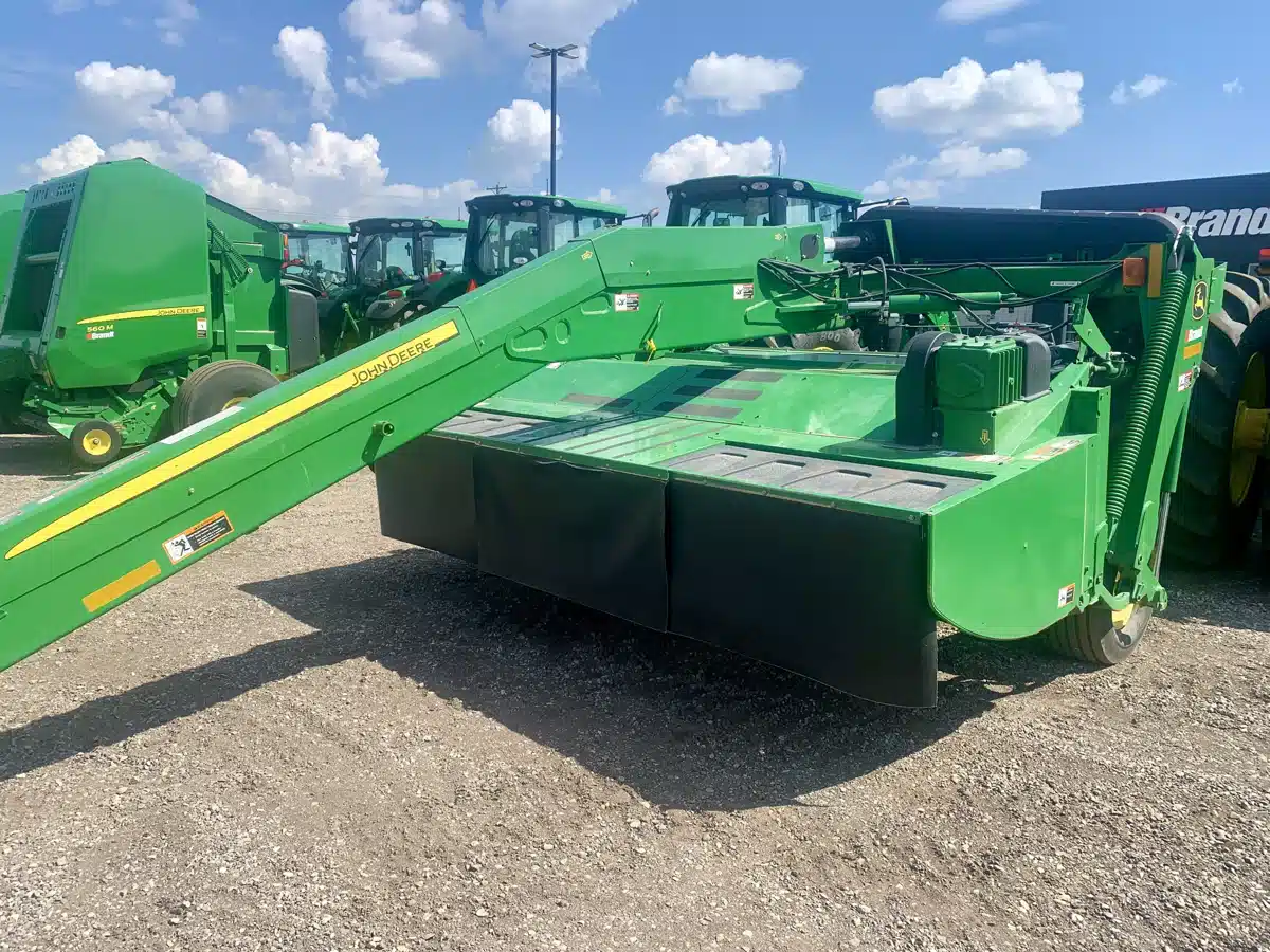 Gallery image 1 for Used 2019 John Deere 835 Disc Mower Conditioner