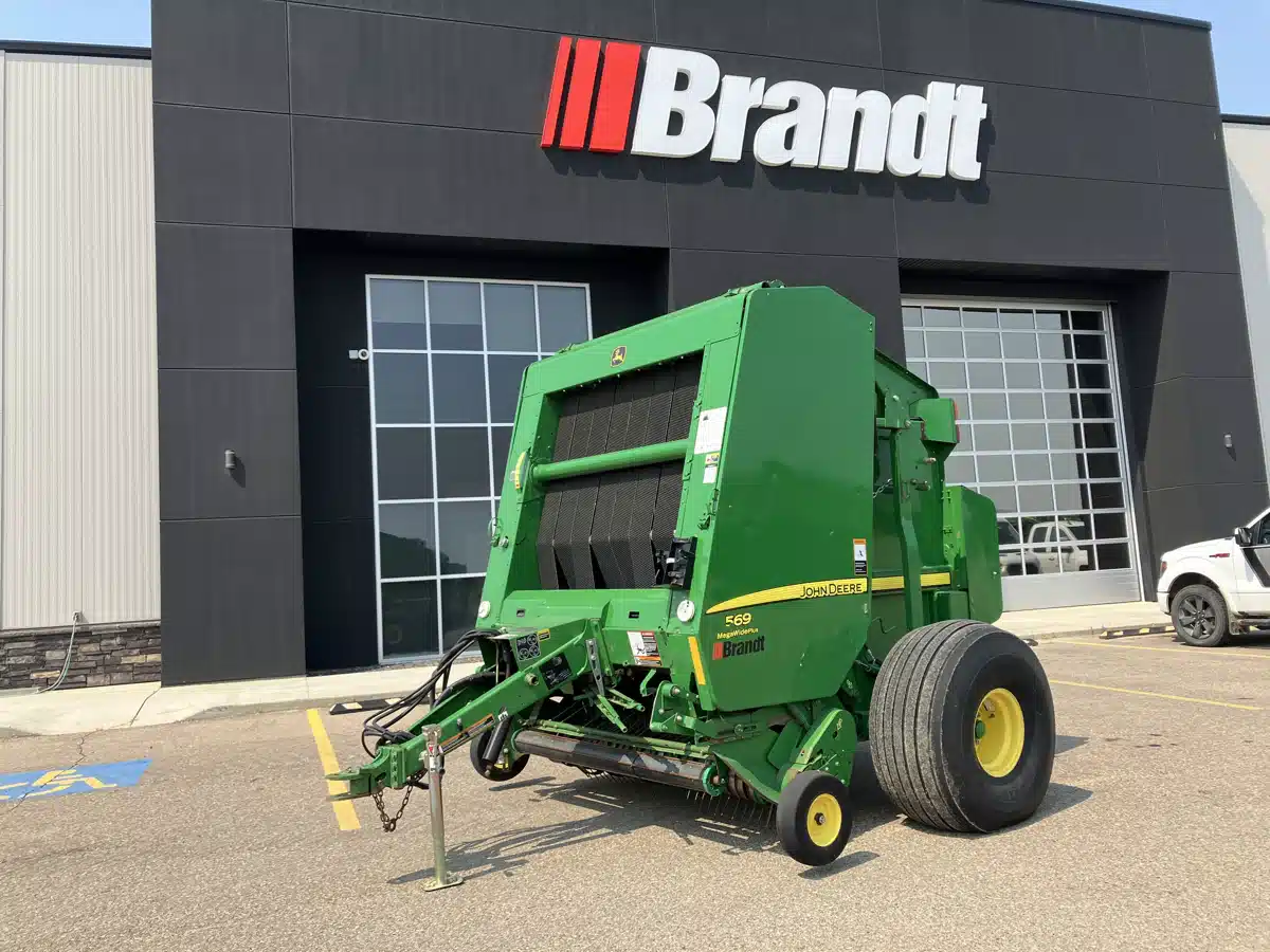 Gallery image 1 for Used 2017 John Deere 569 Round Baler