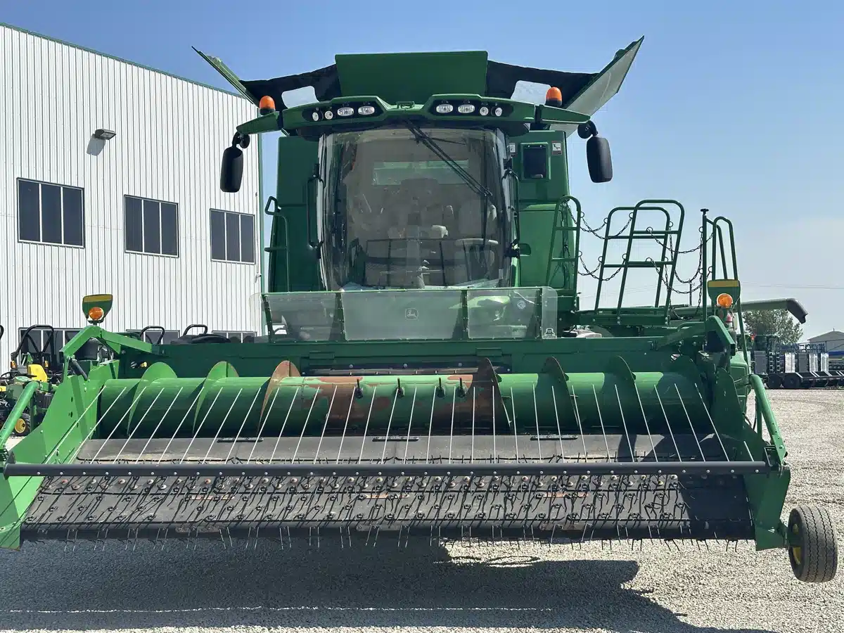 Gallery image 2 for Used 2014 John Deere S690 Combine