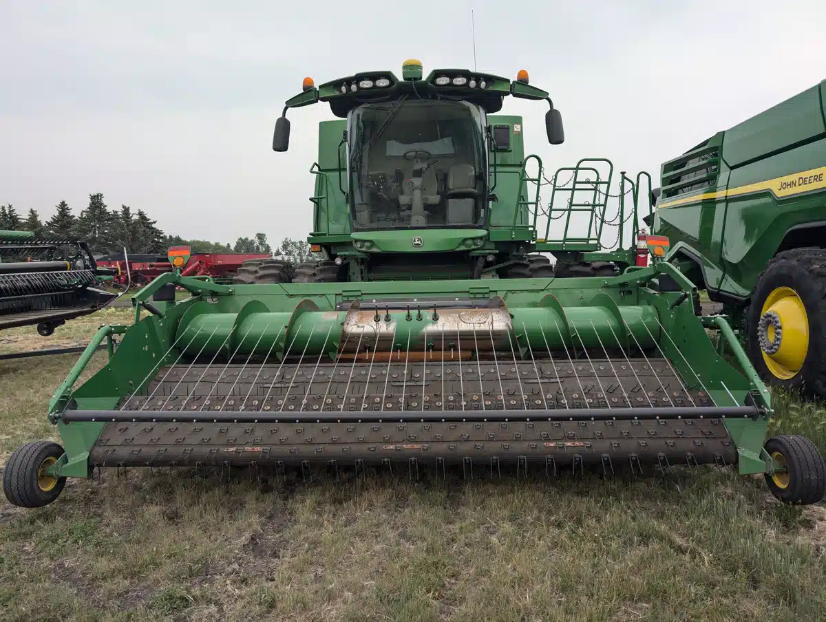 Gallery image 2 for Used 2016 John Deere S680 Combine