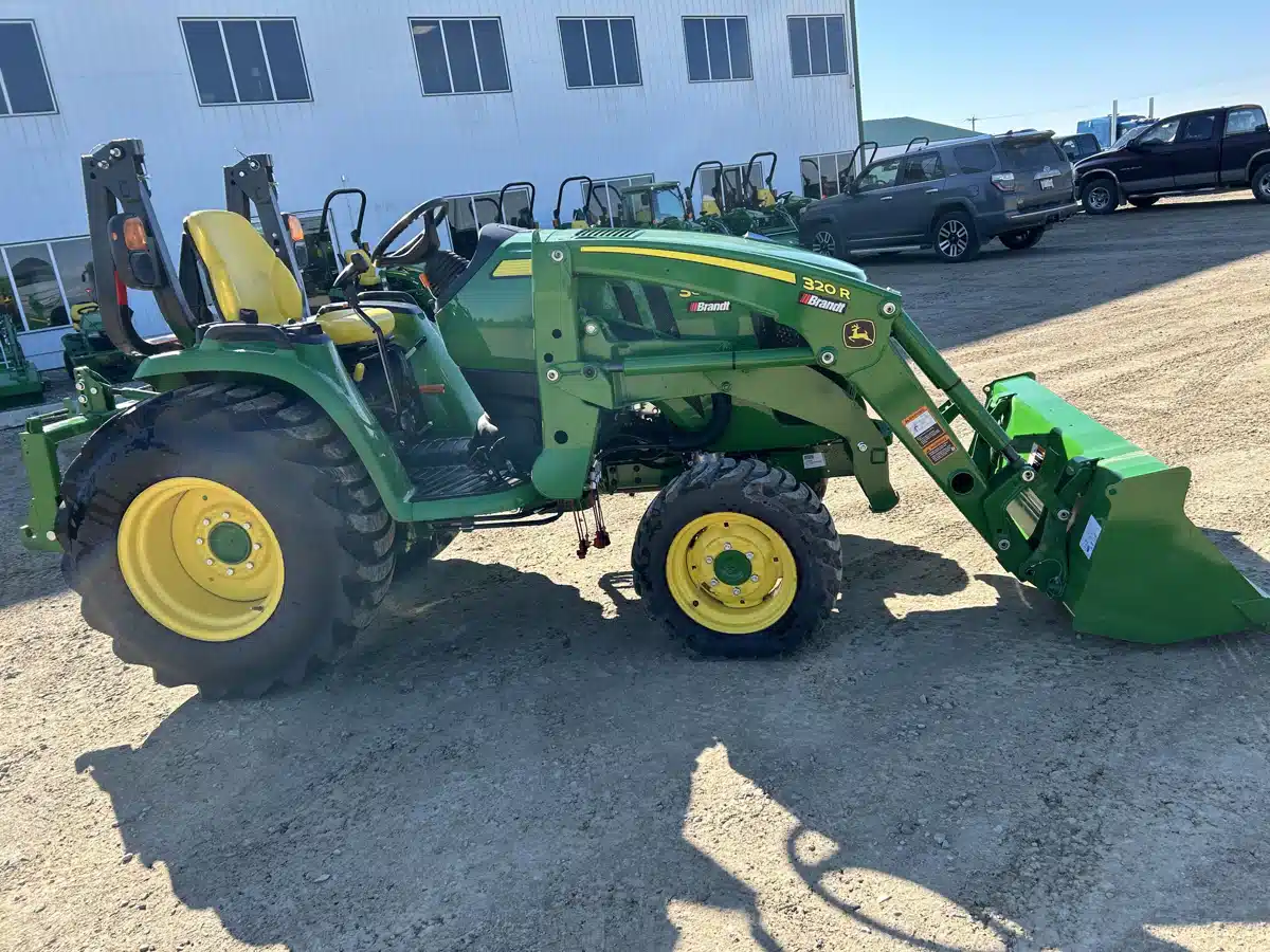 Gallery image 2 for Used 2022 John Deere 3033R Tractor